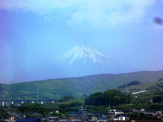 070527_新幹線の車窓から富士山.jpg