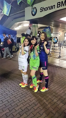 11_試合終了後スタジアム外 (2).jpg