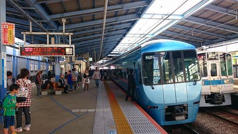 20151018_本厚木駅でロマンスカー (10).jpg