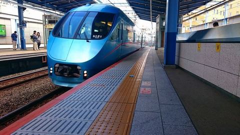 20151018_本厚木駅でロマンスカー (7).jpg