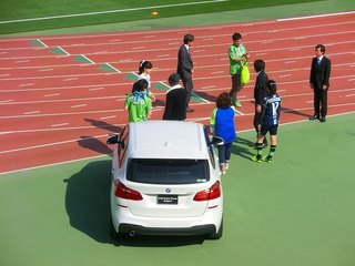 BMWモニタープレゼント贈呈 (2).jpg
