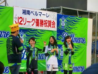 ステージにベルクイ3名 (11).jpg