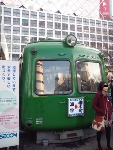 渋谷駅緑電車01.jpg