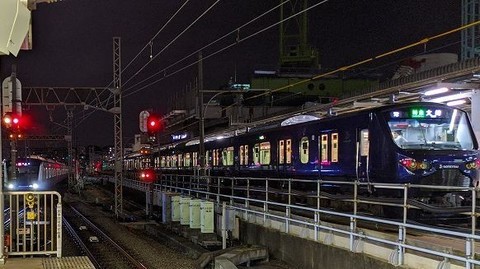 相鉄12000形特急大崎行と小田急新5000形急行伊勢原行.jpg
