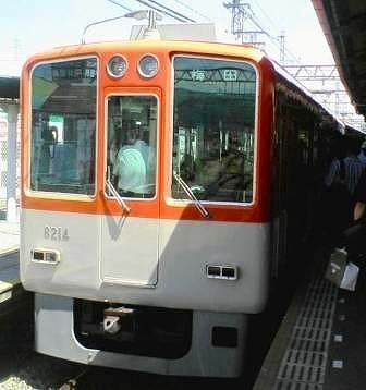 阪神電車なのに何故に読売色.jpg